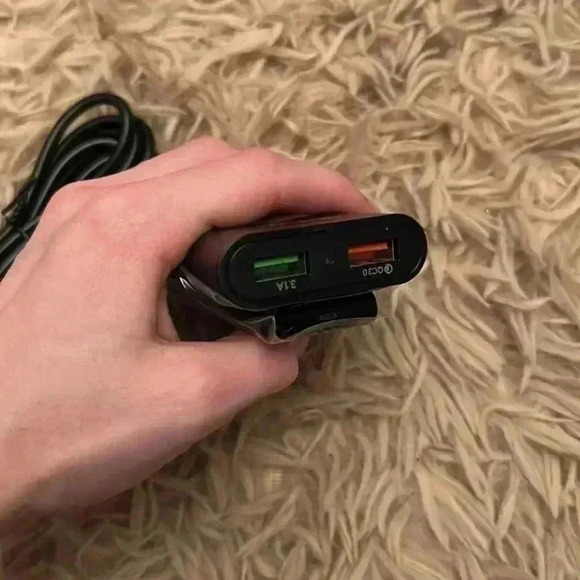 Backseat Car Charger W Clip - Picture 3 of 6